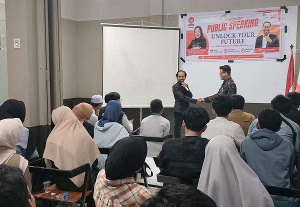 DPD Partai Keadilan Sejahtera (PKS) Maros gelar pelatihan public speaking untuk pengembangan kapasitas bagi generasi muda