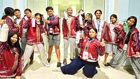 Aksi Hijau Kontingen Sulsel di Pesparawi Nasional XIV di Manokwari Papua, Papua Barat, menjadi bukti kuat komitmen terhadap kelestarian bumi.