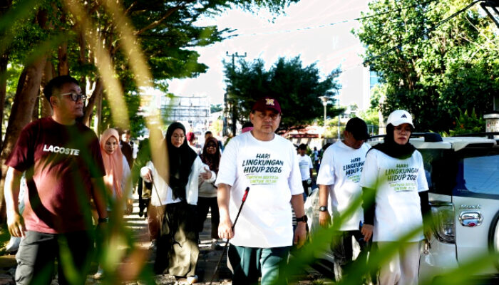 Pemkot Makassar Plogging Peringati Hari Lingkungan Hidup