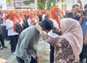 Bupati Ratnawati Lepas Petugas Bupati Ratnawati Arif mencanangkan dan melepas petugas Sensus Ekonomi untuk melakukan pencataan ekonomi Sinjai secara menyeluruhSensus Ekonomi Sinjai