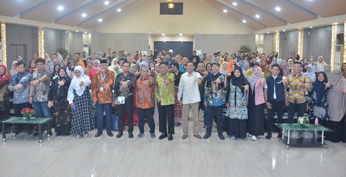Kepala Balai Besar Guru dan Tenaga Kependidikan (BBGTK) Sulawesi Selatan resmi membuka kegiatan Training of Trainer (ToT) Pemebelajaran Mendalam untuk fasilitator guru Angkatan 1 di Aula Anging Mammiri, Senin, 21 Juni 2026