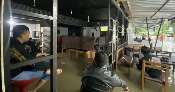 Banjir rendam jalan utama di Kabupaten Sinjai, Minggu, 19 Juli 2026 pagi dengan ketinggian air beragam. Ada mencapai 1 meter