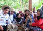 PT Federal International Finance atau FIFGROUP perkuat pemberdayaan masyarakat melalui Desa Sejahtera Astra (DSA).