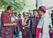 Di hadapan ribuan umat Uskup Larantuka Mgr Yohanes Monteiro tekankan pemberdayaan ekonomi sebagai bentuk iman.