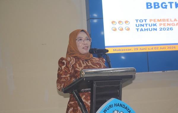Dirjen GTK Kemendikdasmen , Prof Dr Nunuk Suryani,paparkan arah kebijakan pengembangan guru dan tenaga kependidikan di BBGTK Sulsel