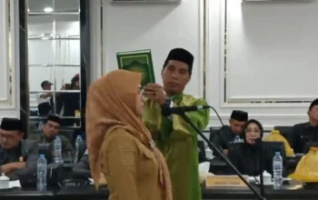 Merasa haknya sebagai terperiksa diabaikan, Bupati Husniah memilih walk out dari Sidang Hak Angket DPRD Gowa.