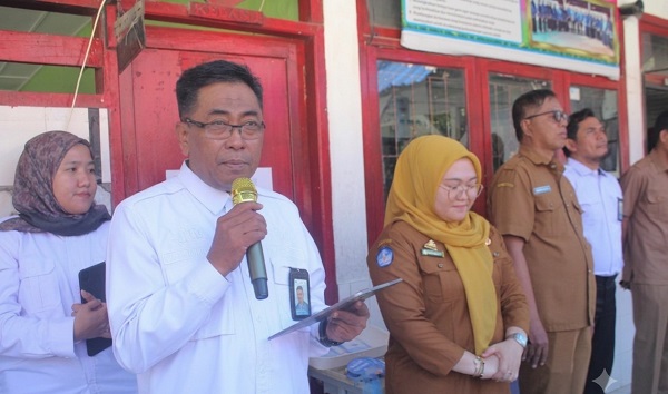 Kepala Balai Besar Guru dan Tenaga Kependidikan, BBGTK Sulsel Dr Arman Agung MPd membuka MPLS di SDN Lae-Lae 1 Makassar