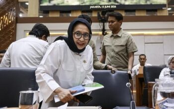 Kepala Badan Gizi Nasional (BGN) Nanik Sudaryati Deyang mundur dari jabatanya dan sudah mendapat restu dari Presiden Prabowo