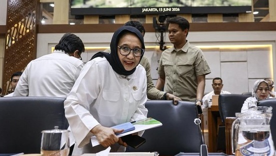 Kepala Badan Gizi Nasional (BGN) Nanik Sudaryati Deyang mundur dari jabatanya dan sudah mendapat restu dari Presiden Prabowo