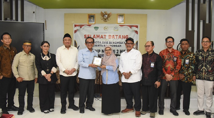Komisi X DPR RI janji akan memberi bantuan revitalisasi SDN 111 Inpres Polejiwa Maros dan SMPN 2 Kecamatan Lau Maros