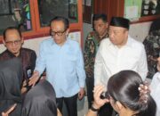 Awalnya, suasana di ruangan kelas 3 SDN 111 Inpres Polejiwa, Kelurahan Pettuadae, Kecamatan Turikale, Maros, Sulawesi Selatan, terlihat adem.