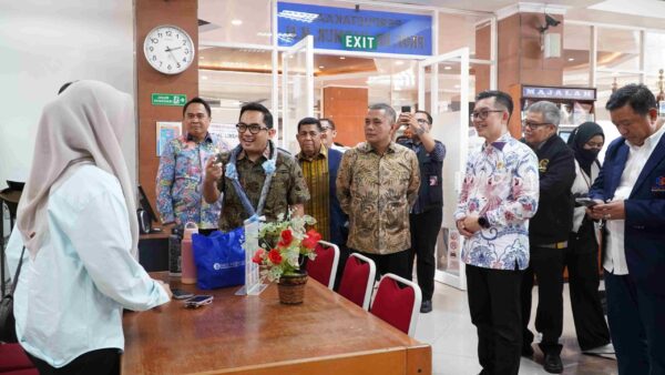 Sinergi Lembaga Administrasi Negara atau LAN dengan DPR RI perkuat reformasi birokrasi nasional. Salah satu wujud sinergi tersebut, Komisi II DPR RI berkunjungke Politeknik STIA LAN Makassar, Rabu (22/7/2026)