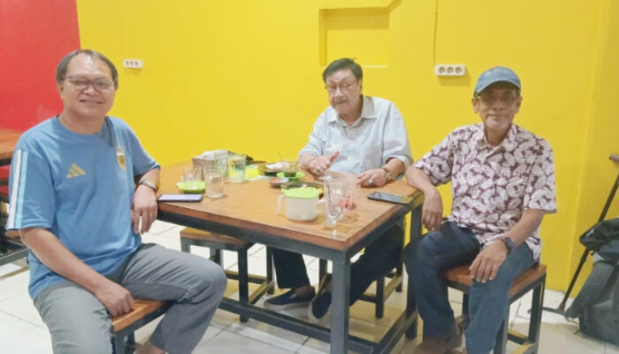 Sepak Bola, Nobar, dan Ngopi