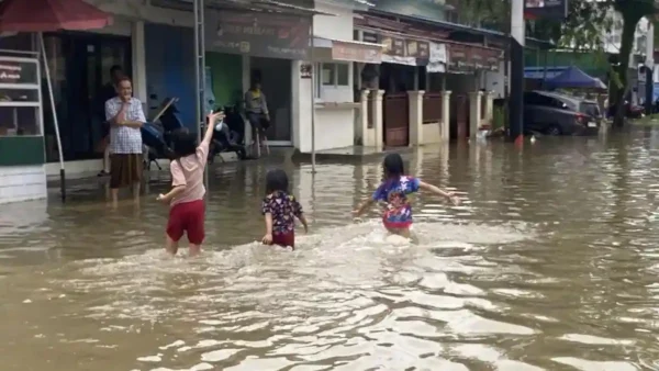 Badan Meteorologi, Klimatologi dan Geofisika Wilayah IV Makassar menyebut banjir Sinjai, Mingu (19/7/2026), akibat fenomena lokal