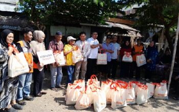Rumah Zakat Salurkan 30 Bantuan Pangan Untuk Warga Karampuang Makassar