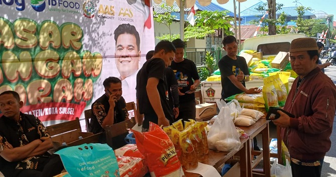Warga Sinjai serbu Gerakan Pangan Murah yang Pemerintah Kabupaten gelar bersama AAS Community dan Badan Pangan Nasional di Jalan Teuku Umar.