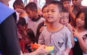 Sejak Selasa, 4 Agustus 2026, DT Peduli bagi 340 paket makanan per hari di lokasi kebakaran Tallo, Makassar.