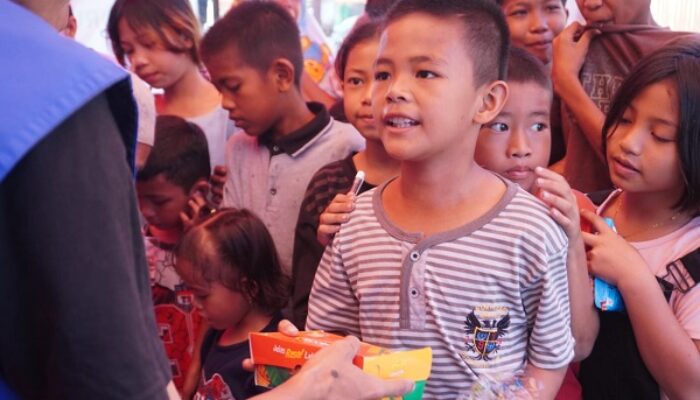 DT Peduli Bagi 310 Paket Makanan Per Hari Di Lokasi Kebakaran Tallo