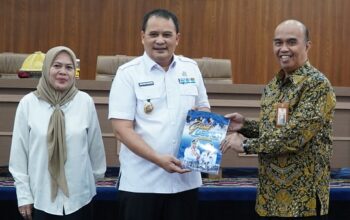 Lembaga Administrasi Negara atau LAN RI serahkan grand desain pengembangan ASN Maros hingga 2030 sebagai pedoman pengembangan SDM