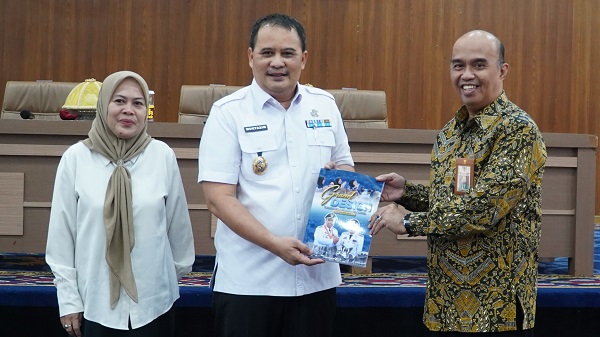 Lembaga Administrasi Negara atau LAN RI serahkan grand desain pengembangan ASN Maros hingga 2030 sebagai pedoman pengembangan SDM