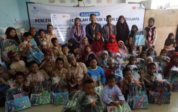 Zurich Syariah Kolaborasi Rumah Zakat Salurkan 50 Paket Perlengkapan Sekolah Untuk Anak Yatim Dan Duafa Di Makassar