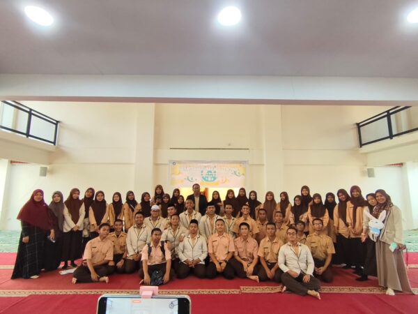 Ekstrakurikuler Rohani Islam (Rohis) Nuruttarbiyah SMAN 5 Makassar menumbuhkan semangat karakter Islami di kalangan pelajar