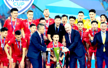 Vietnam Juara Piala AFF, Hampir Memborong Semua Penghargaan setelah bermain imbang 2-2 dengan Thailand dan menang agregat 4-2