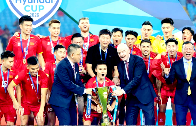 Vietnam Juara Piala AFF, Hampir Memborong Semua Penghargaan setelah bermain imbang 2-2 dengan Thailand dan menang agregat 4-2