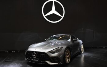 Mercedes-Benz luncurkan Mercedes-AMG GT 3 PRO 4MATIC+ seharga mendekati Rp10 miliar dan menjadi mobil termahal di GIIAS 2026.