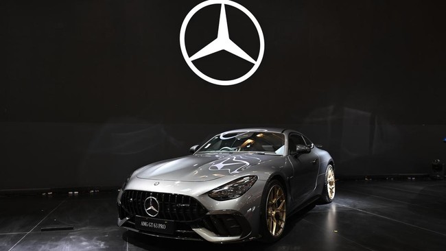 Mercedes-Benz luncurkan Mercedes-AMG GT 3 PRO 4MATIC+ seharga mendekati Rp10 miliar dan menjadi mobil termahal di GIIAS 2026.