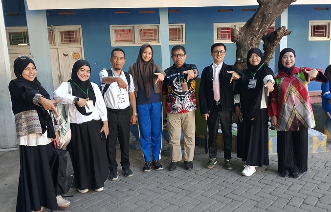 Lima peserta Pelatihan BCKS melakukan shadowing belajar supervisi di SMAN 14 Makassar, Kamis, 3 September 2026