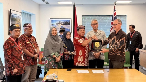 Pemerintah Provinsi Kalimantan Utara atau Kaltara inisiasi sekolah berbahasa Inggris berstandar internasional melalui penandatanganan MoU