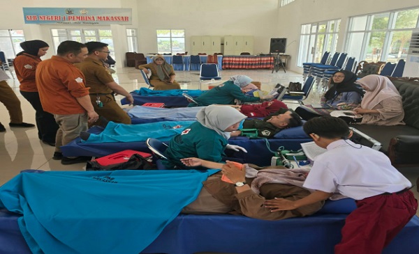 SLBN 1 Makassar gandeng PMI Kota Makassar gelar donor darah untuk membantu memenuhi kebutuhan darah masyarakat