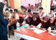 Murid SDN Tanggul Patompo 2 Belajar Tips Menulis dengan Metode Journaling