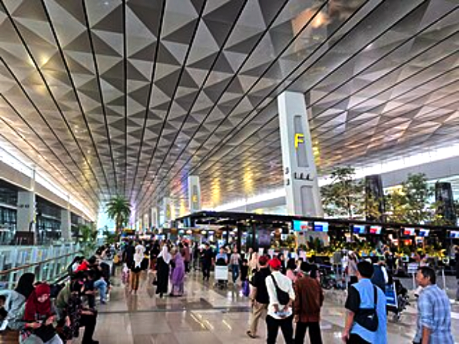 Penutupan Bandara Soetta Kembali Diperpanjang akibat dampak erupsi Gunung Anak Krakatau Minggu 6 September 2026