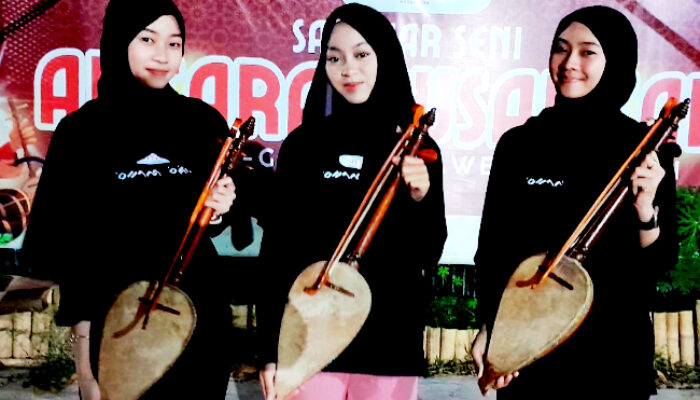 Tiga Gadis sinrilik Pertama dan Sekolah Sinrilik di Sanggar Antara Nusantara