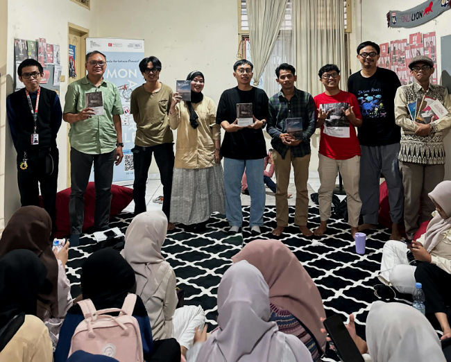Menulis Sejarah Rakyat sebagai Sebuah Gerakan, kisah orang-orang biasa, yang ditulis berdasarkan pengalaman dan ingatannya