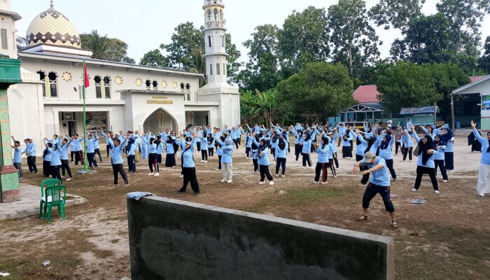 Peserta Bimtek Peningkatan Kompetensi GTK Di Kalukalukuang Liukang Kalmas Senam Anak Indonesia Hebat