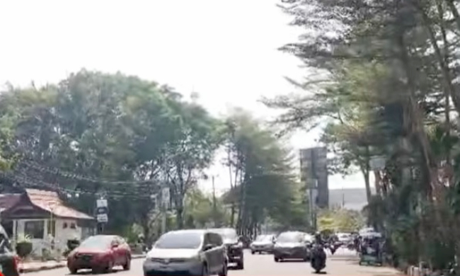 Kabut Asap Masih Menyelimuti Makassar, Ini Langkah-Langkah Antisipatif berupa pembagian masker dan posko di puskesmas