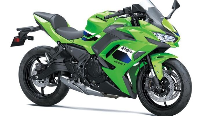 Kawasaki Ninja 650 Meluncur